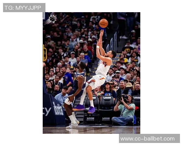 布克上半场表现挣扎12投5中仅得14分5篮板罚球命中率低迷