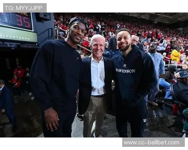 库里分享库里30号立交路牌感恩追梦之路永不停歇 库里分享库里30号立交路牌感恩追梦之路永不停歇